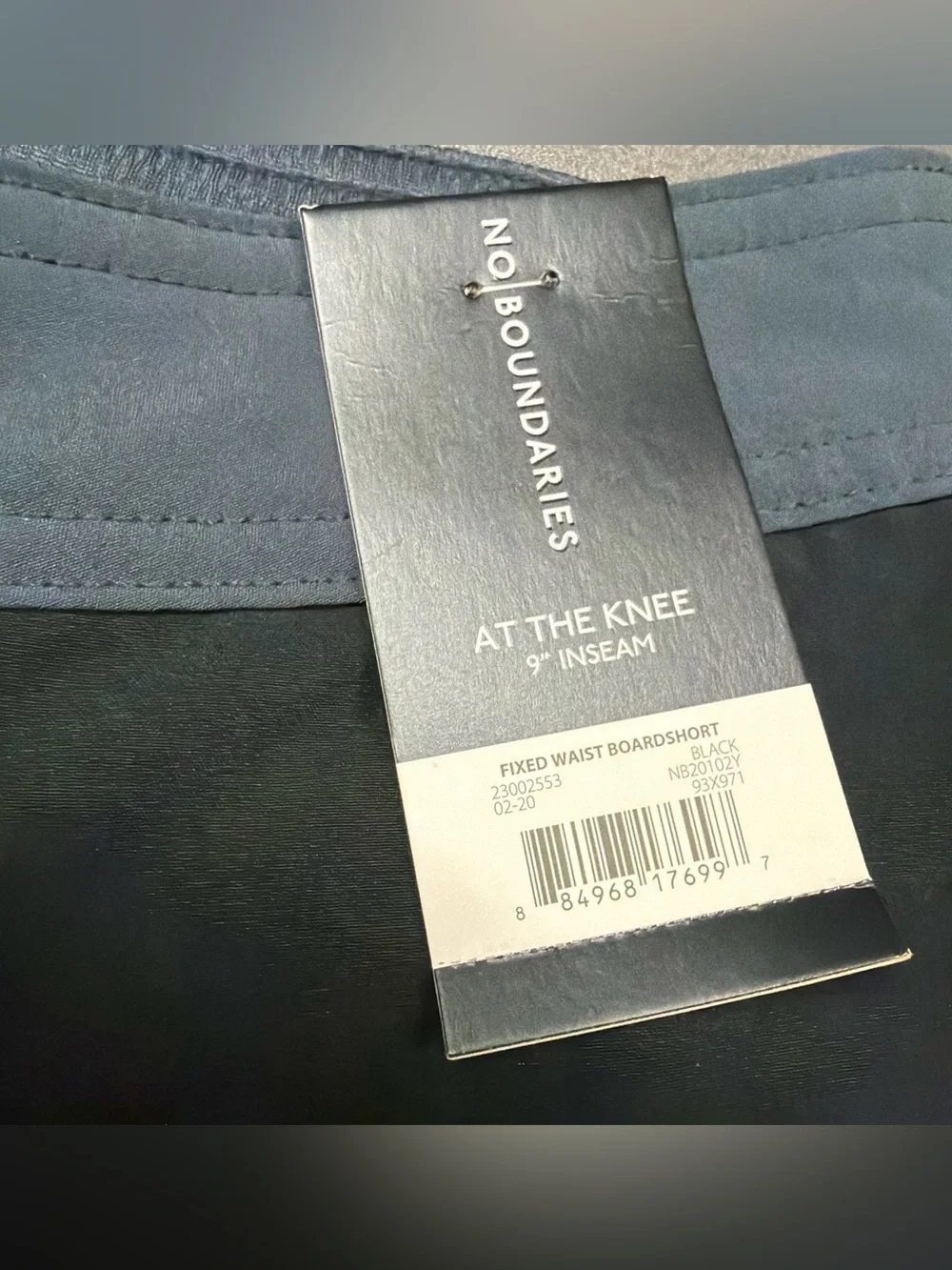 No Boundaries Mens Knee Length 9 Inch Inseam Board Shorts Size 30 NWT